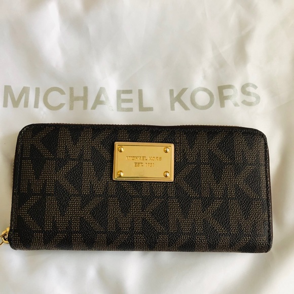 MK Monogram Wallet - Picture 2 of 7